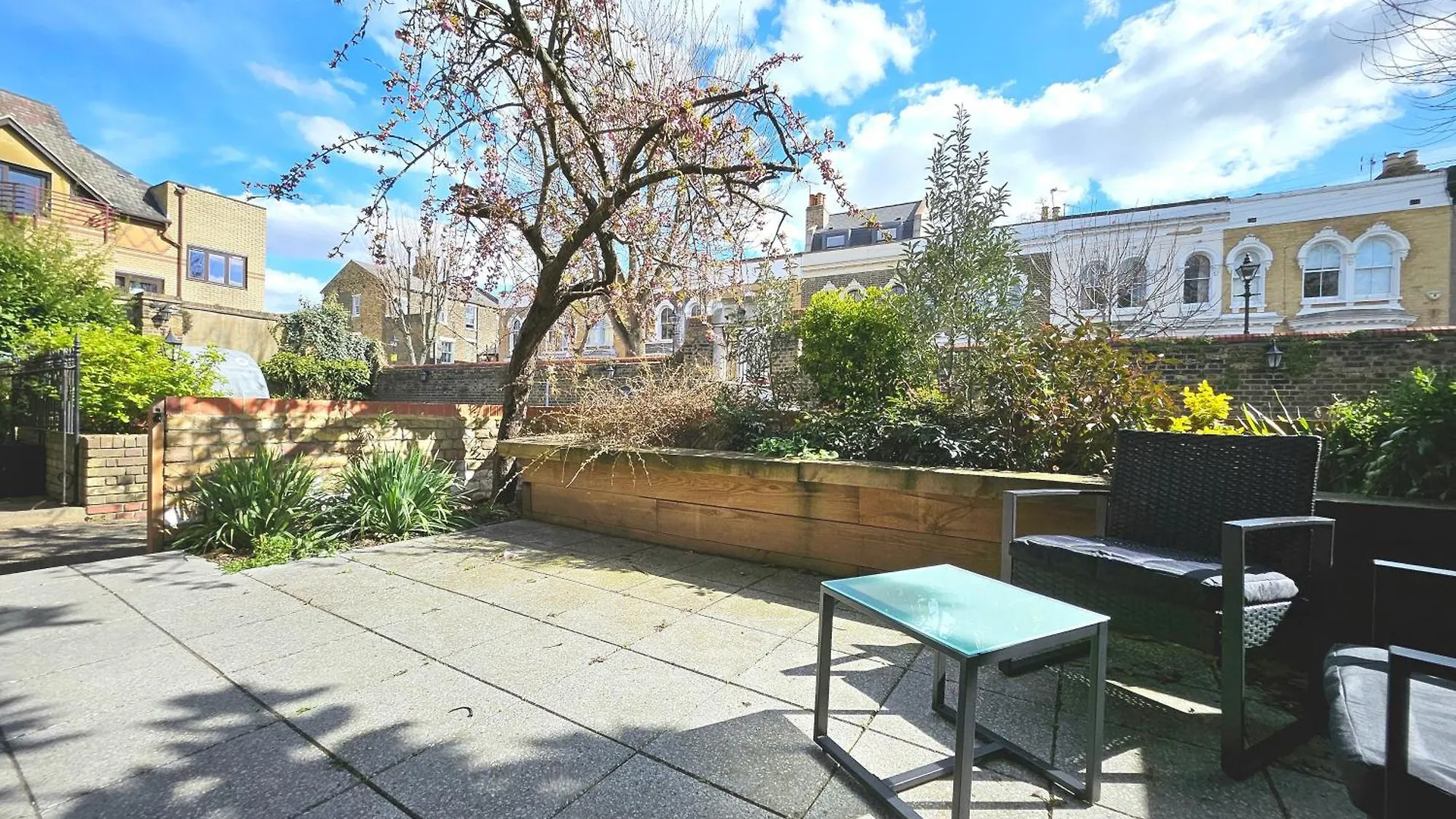 Schoolbell Mews Full 3 Bedroom 2 Bathroom Architect Designed Mews House Fabulous Bow, Victoria Park Location London United Kingdom