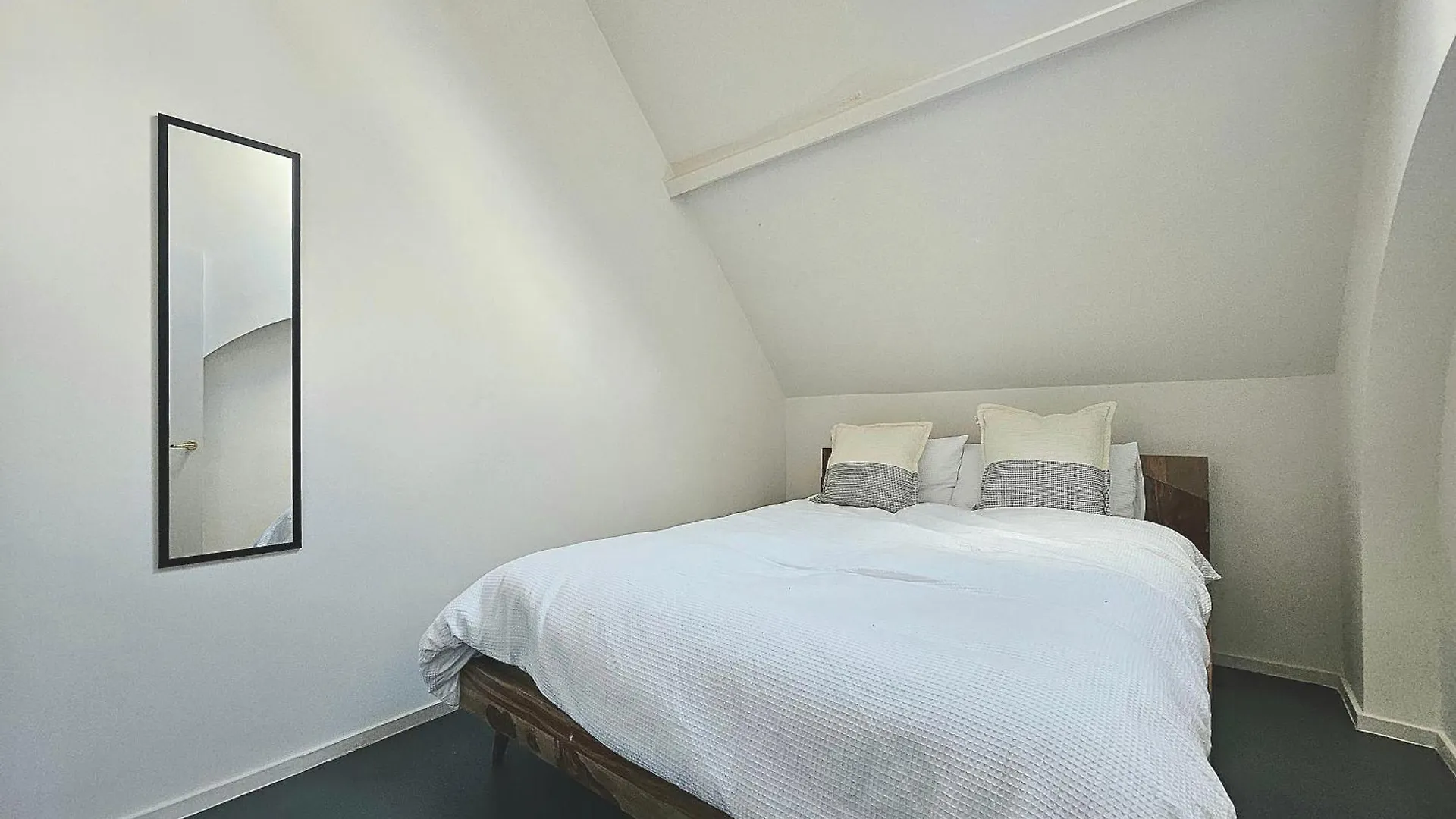 Schoolbell Mews Full 3 Bedroom 2 Bathroom Architect Designed Mews House Fabulous Bow, Victoria Park Location London