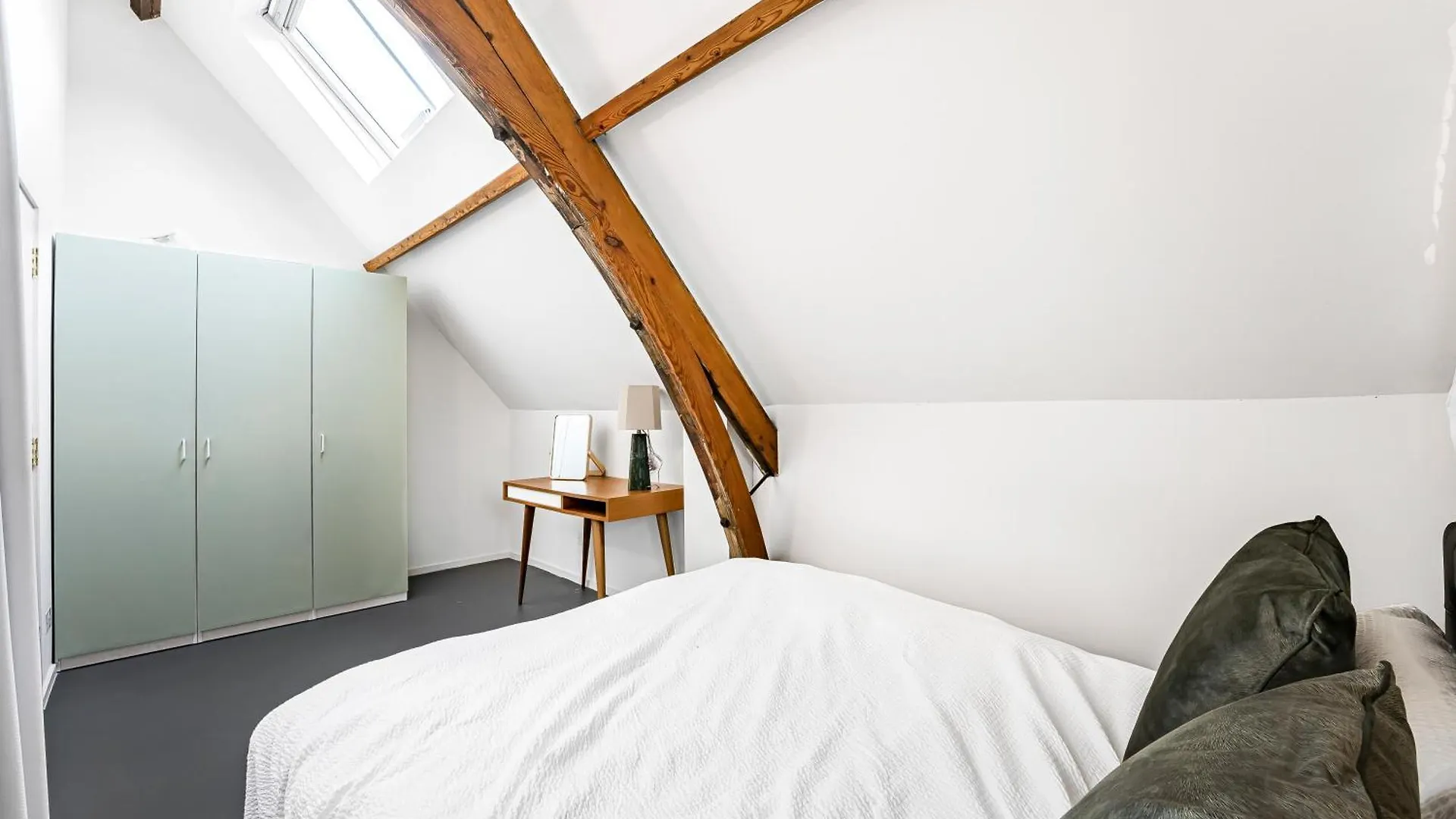 Schoolbell Mews Full 3 Bedroom 2 Bathroom Architect Designed Mews House Fabulous Bow, Victoria Park Location London 0*,  United Kingdom