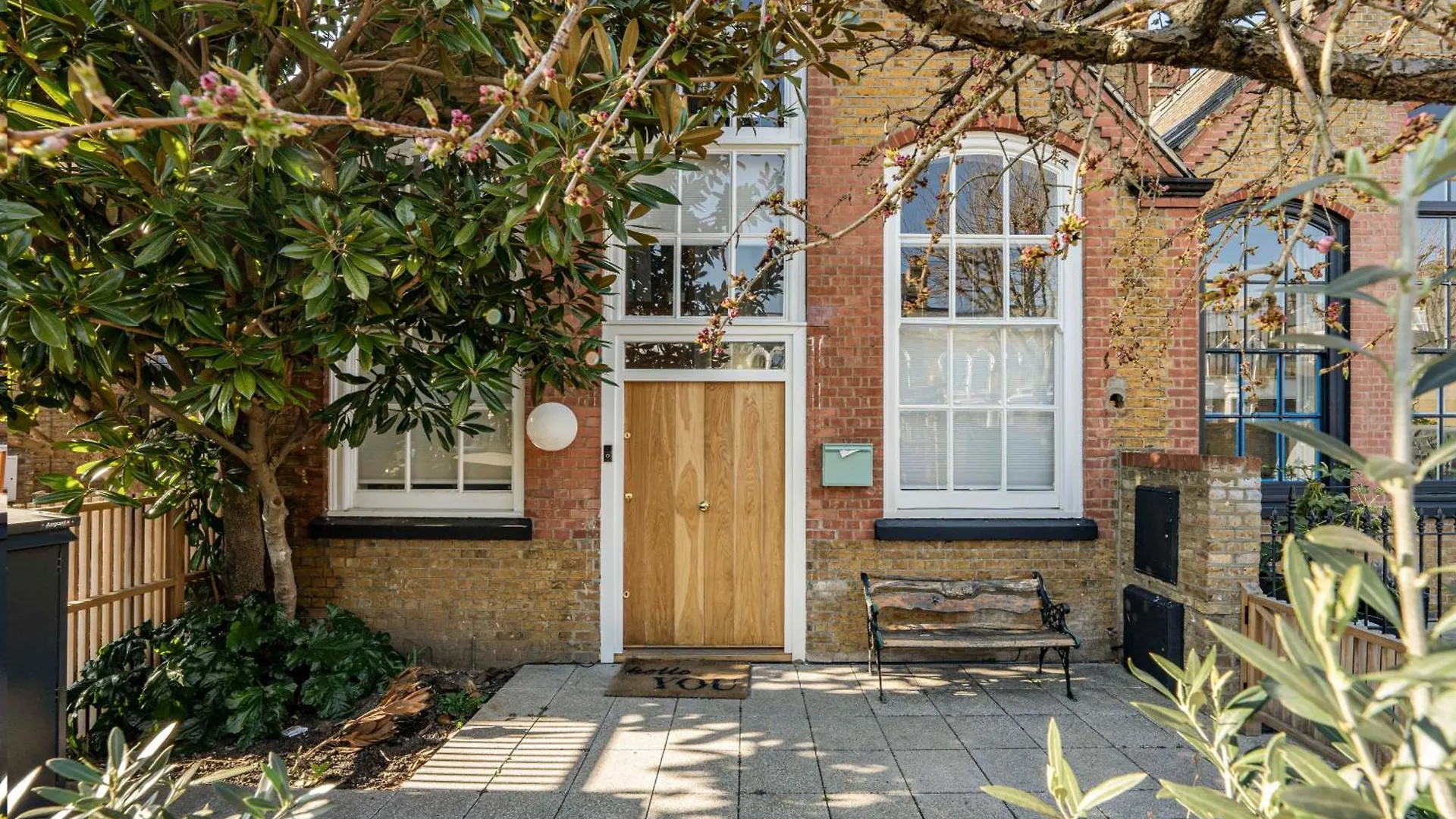 Holiday home Schoolbell Mews Full 3 Bedroom 2 Bathroom Architect Designed Mews House Fabulous Bow, Victoria Park Location London