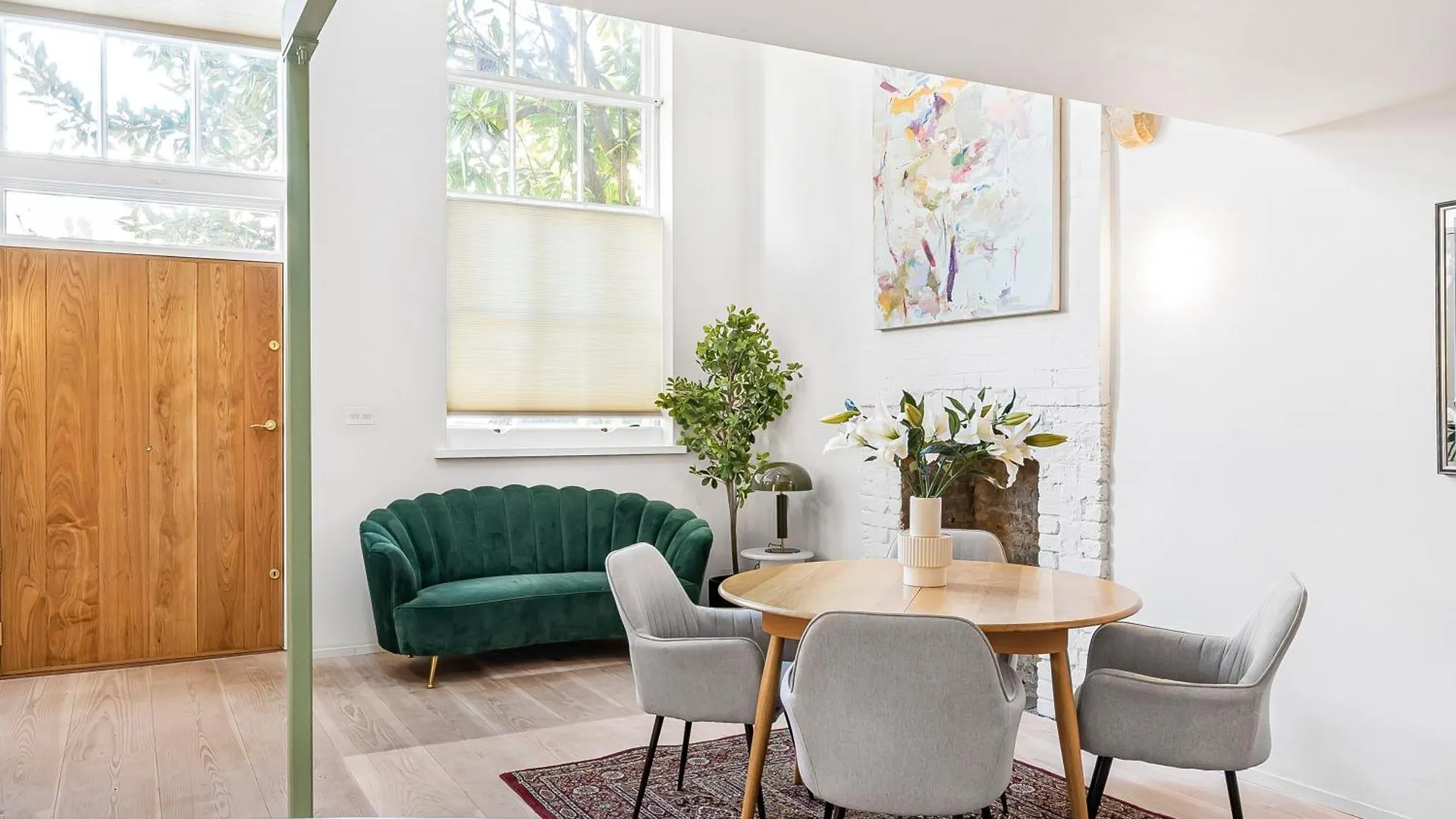 Holiday home Schoolbell Mews Full 3 Bedroom 2 Bathroom Architect Designed Mews House Fabulous Bow, Victoria Park Location London