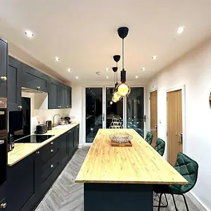 Luxury Entire House In Greenwich Holiday home