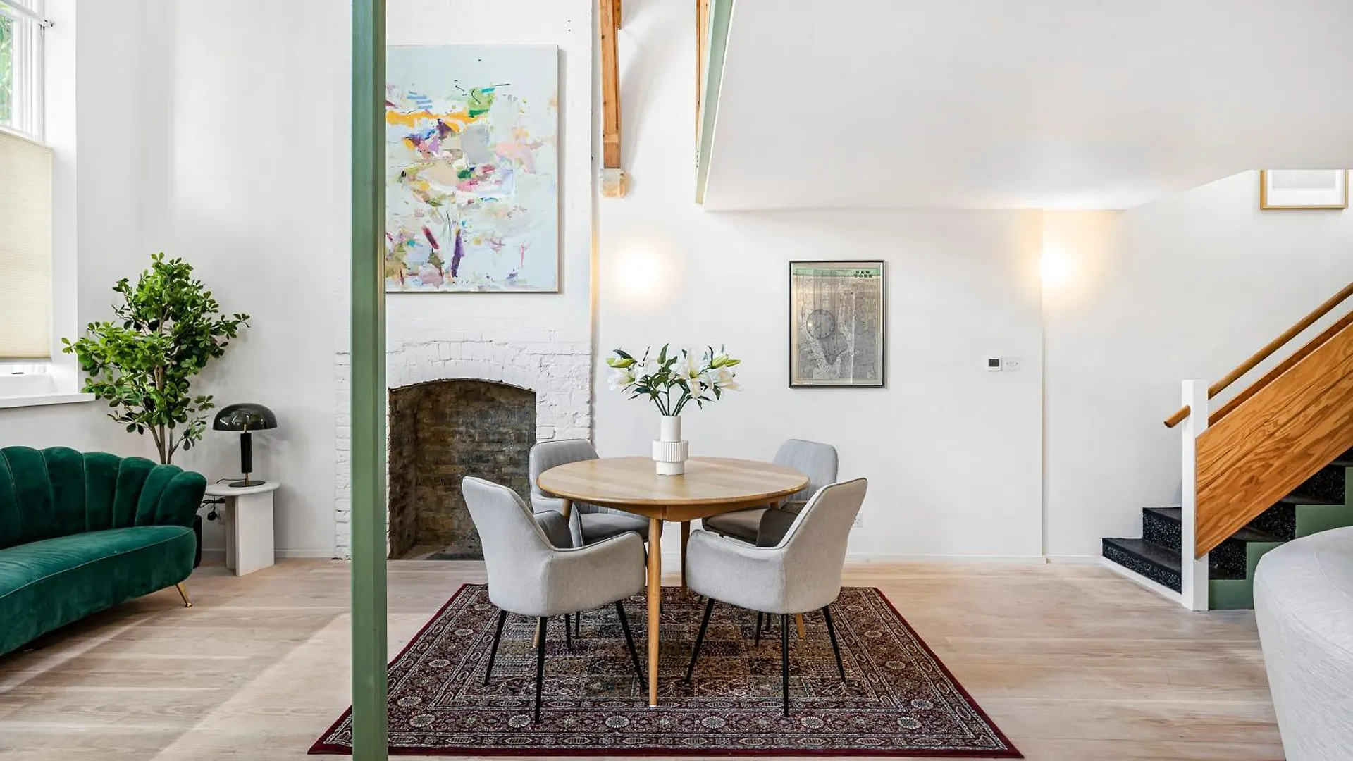 Holiday home Schoolbell Mews Full 3 Bedroom 2 Bathroom Architect Designed Mews House Fabulous Bow, Victoria Park Location London