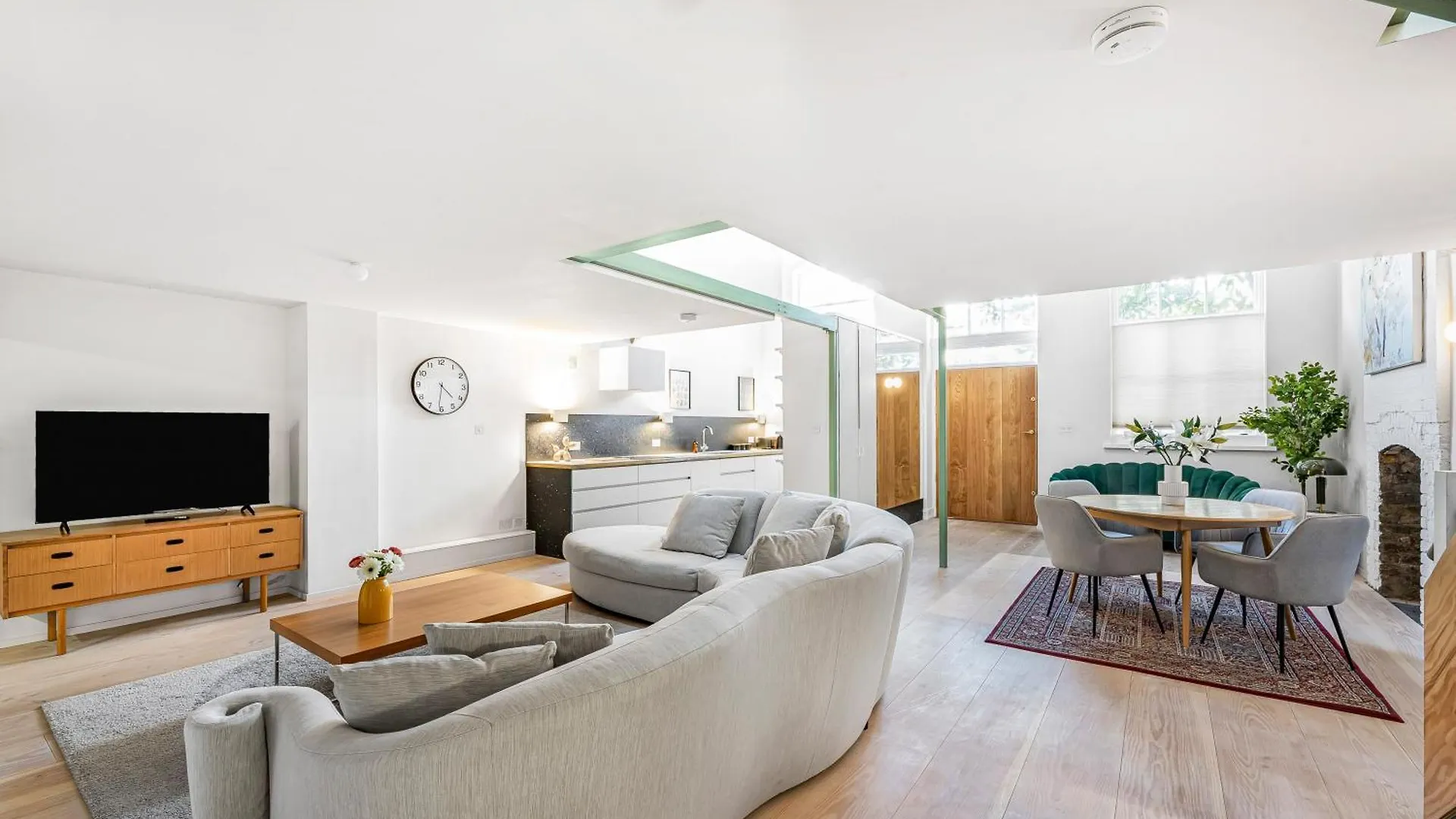 Schoolbell Mews Full 3 Bedroom 2 Bathroom Architect Designed Mews House Fabulous Bow, Victoria Park Location London United Kingdom