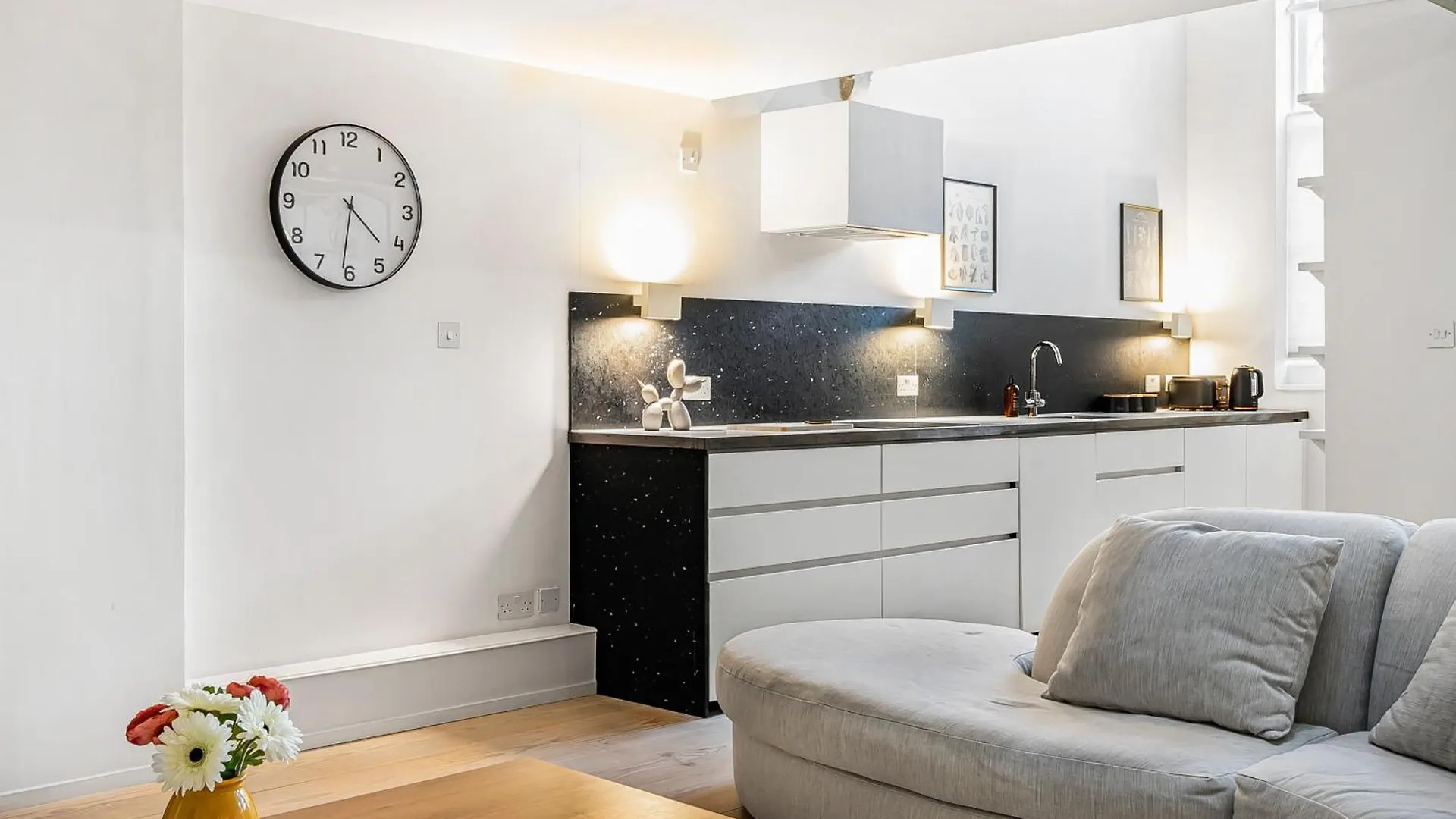 Schoolbell Mews Full 3 Bedroom 2 Bathroom Architect Designed Mews House Fabulous Bow, Victoria Park Location London